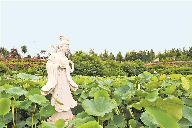 伦掌镇山海农庄：  帮助就业促增收 村民走上致富路