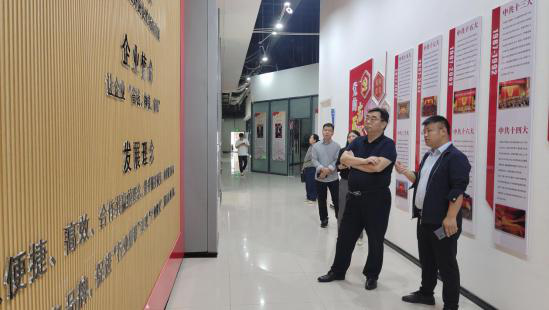 兰考县慧谷健康产业园董事长周智伟莅临电商园参观考察