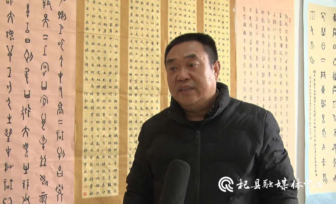 杞县公安局民警徐参军的甲骨文书法作品走出国门