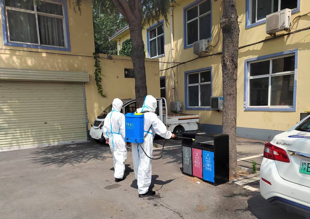 区城管局开展预防蚊媒传播专项行动