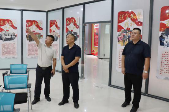 濮阳市市场监管局开发区分局副局长王新峰莅临电商园调研指导