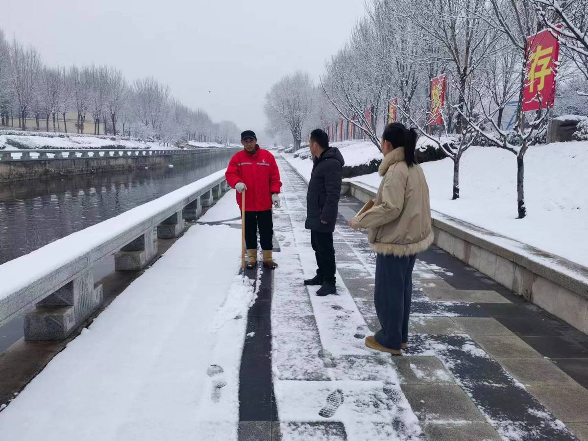 昆吾办副总河长巡查河道