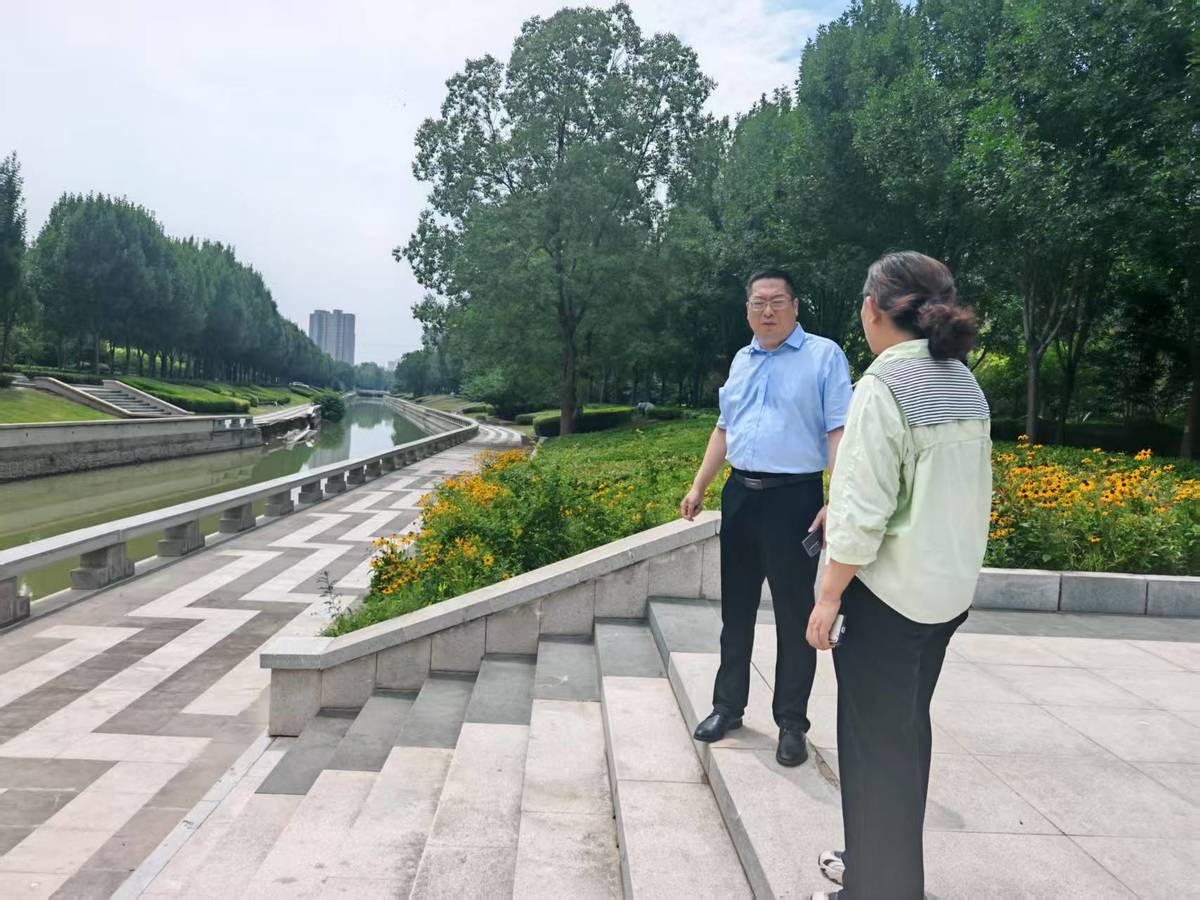 昆吾办总河长、昆吾办主任带领昆吾办河长办工作人员到濮水河（昆吾段）开展巡河巡查