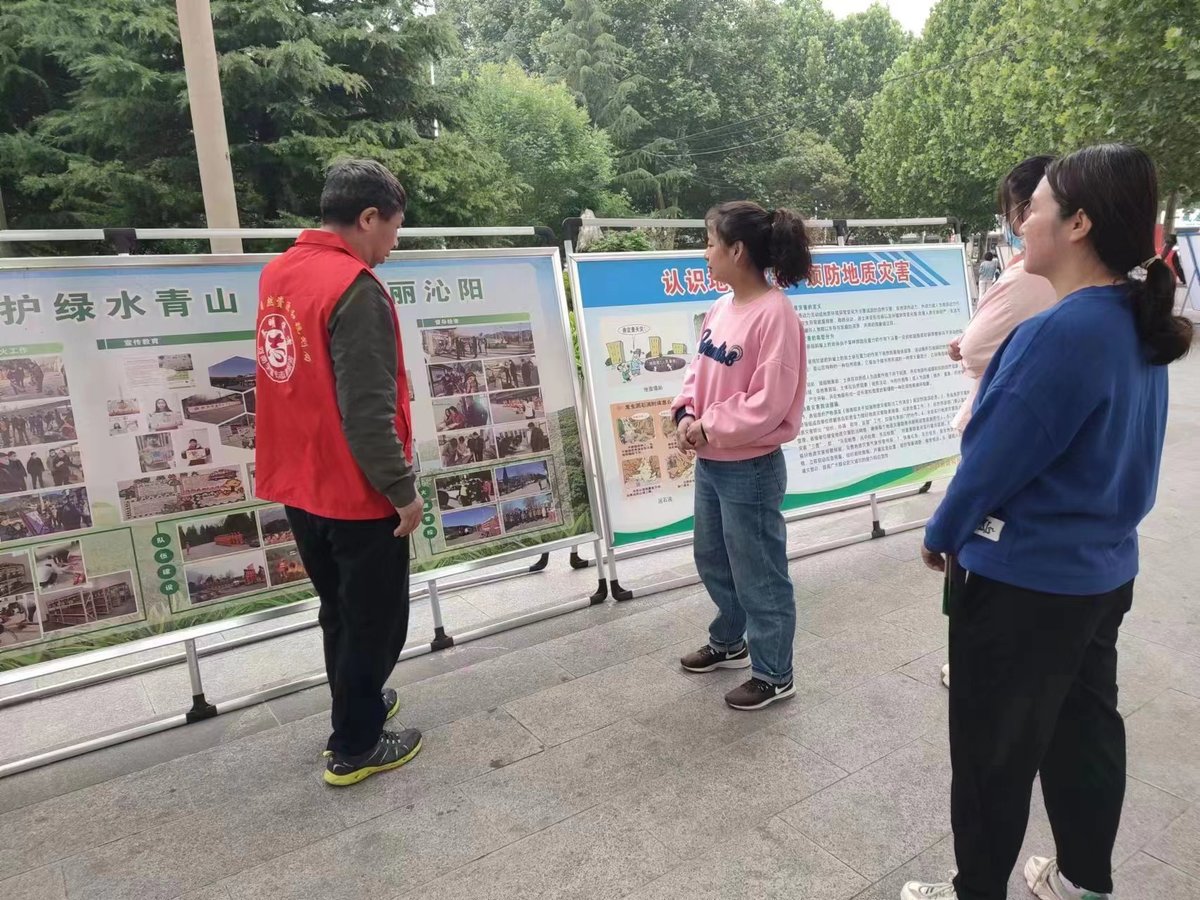 沁阳市自然资源和规划局开展科技活动周科普宣传活动