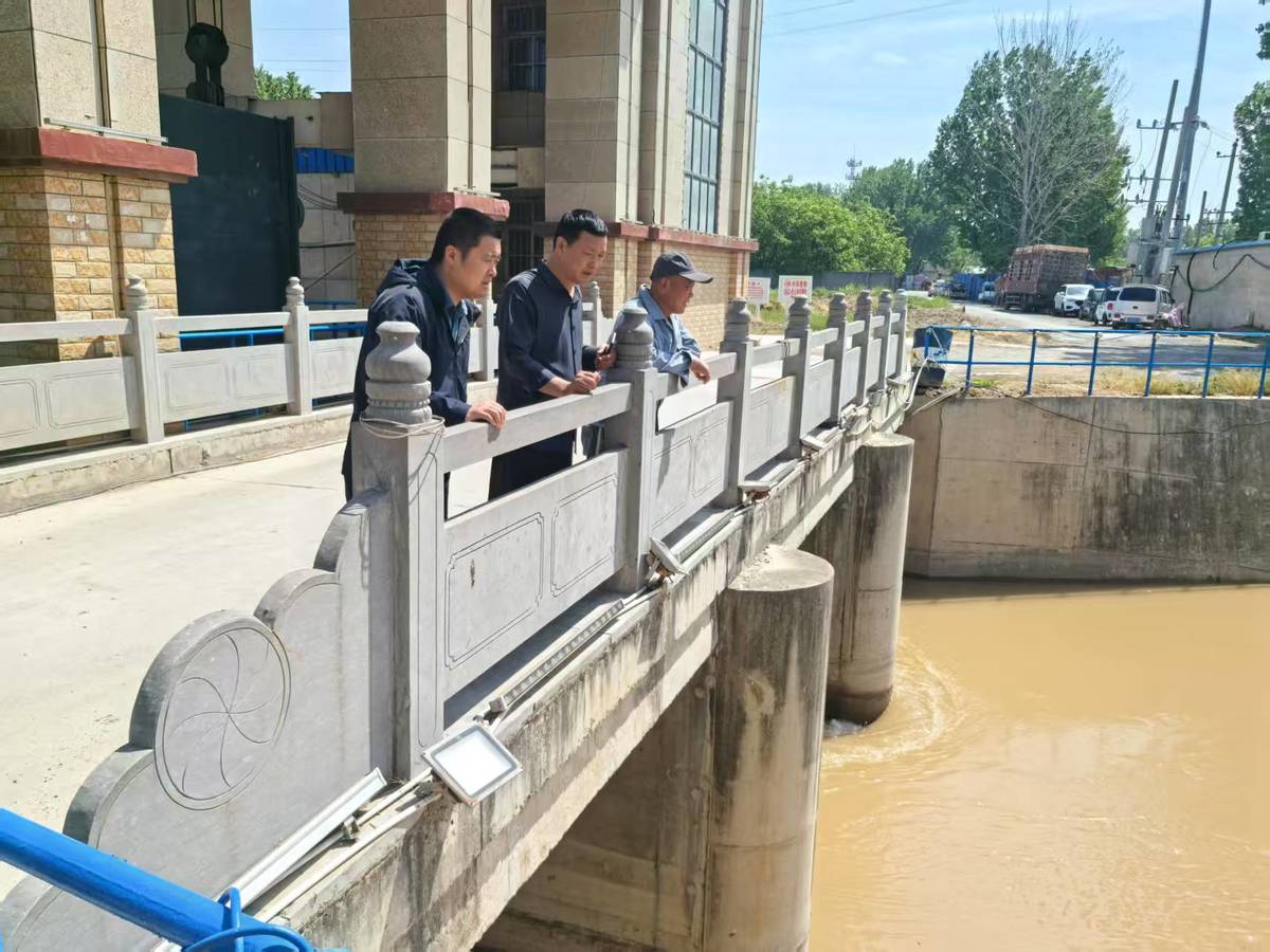 华安办副总河长、华安办事处筹备组成员到引黄补淀工程总干渠（华安段）开展巡河巡查）