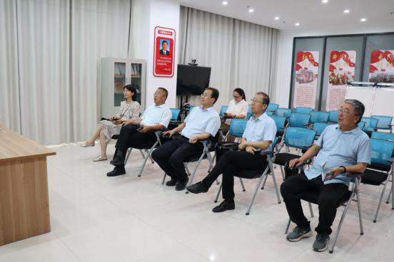 濮阳市市场监督管理局党组书记、局长管红光一行莅临电商园调研指导