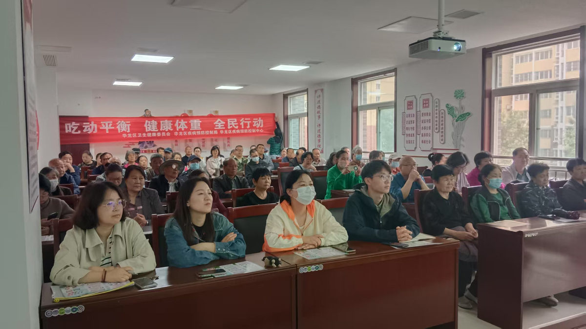 河南省职业健康知识巡讲暨“五进”活动 走进濮阳市华龙区东城花园社区 	
