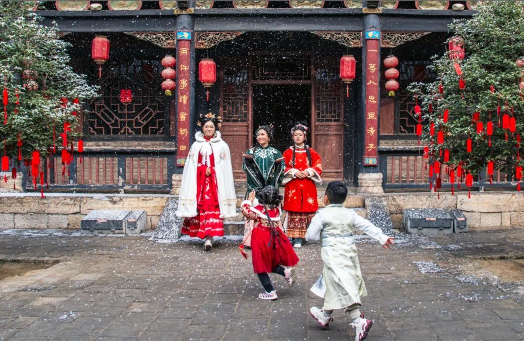 80名摄影家走进马氏庄园 参加摄影采风创作基地揭牌仪式暨采风活动