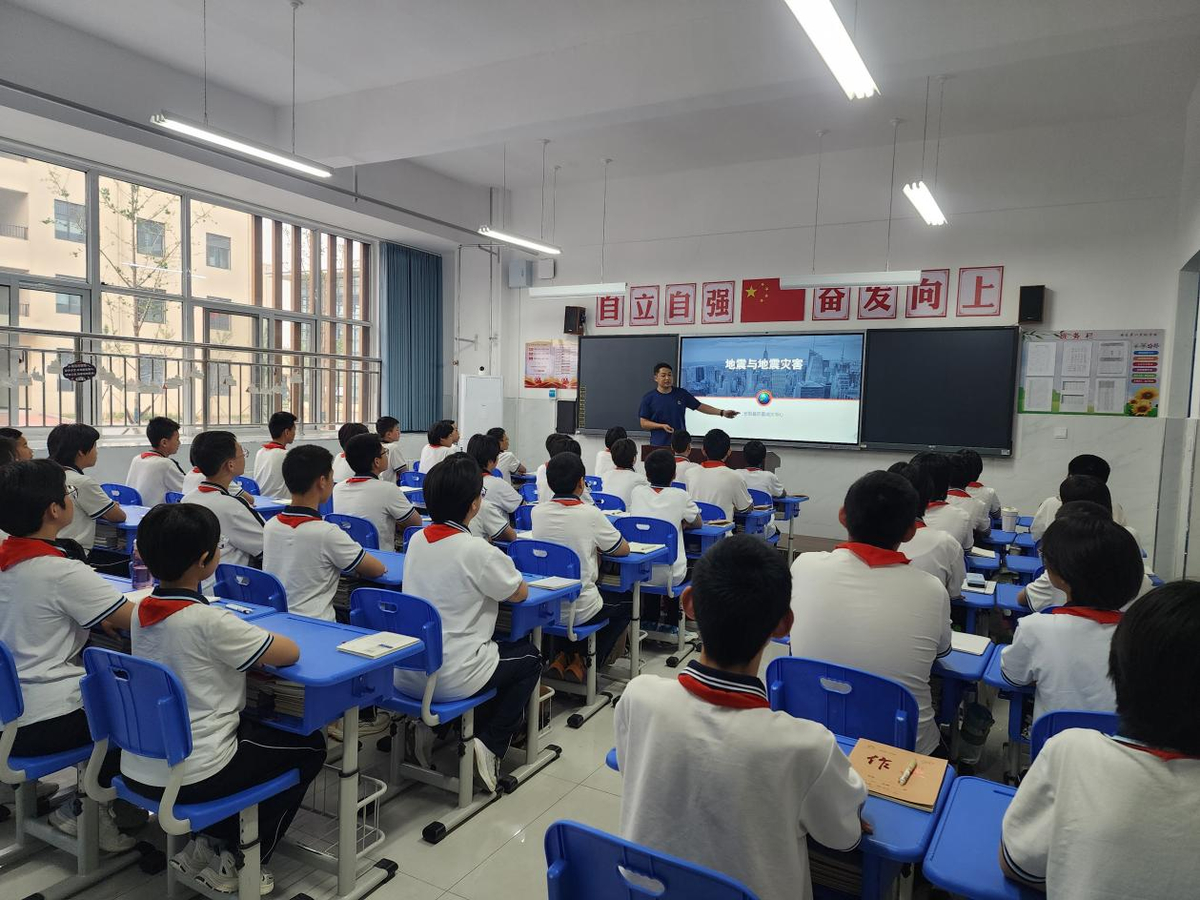 安阳县：防震减灾知识进校园 筑牢师生安全防线