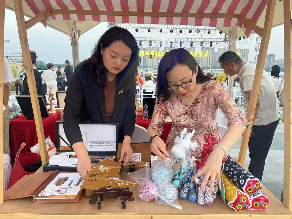 华龙区特色文旅产品精彩亮相濮阳市“炎夏逐光 八景燃情”文旅消费季启动仪式