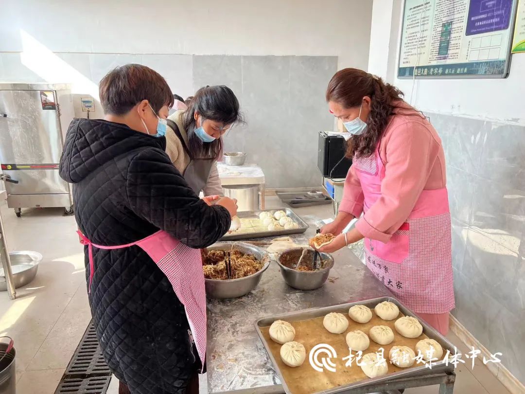 “树新风 孝老敬老”包子宴活动在泥沟乡孔庄村举办