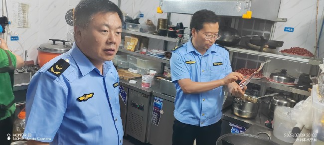 洛宁县市场监管局开展食品安全专项夜查行动