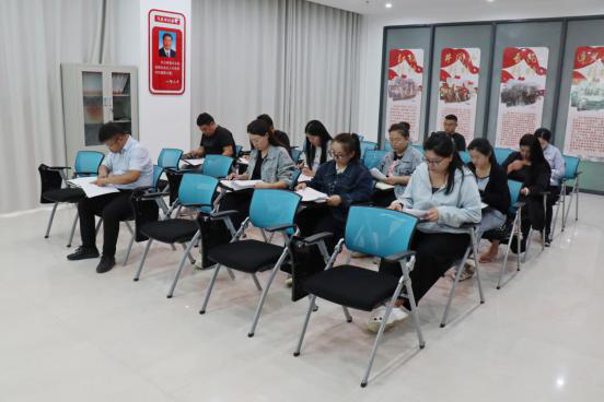 电商园党支部组织召开党员大会暨9月份“主题党日”活动