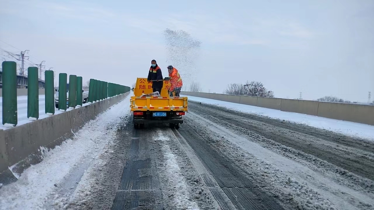 殷都区交通运输局<br>积极应对低温雨雪冰冻天气 全力保障公路安全畅通