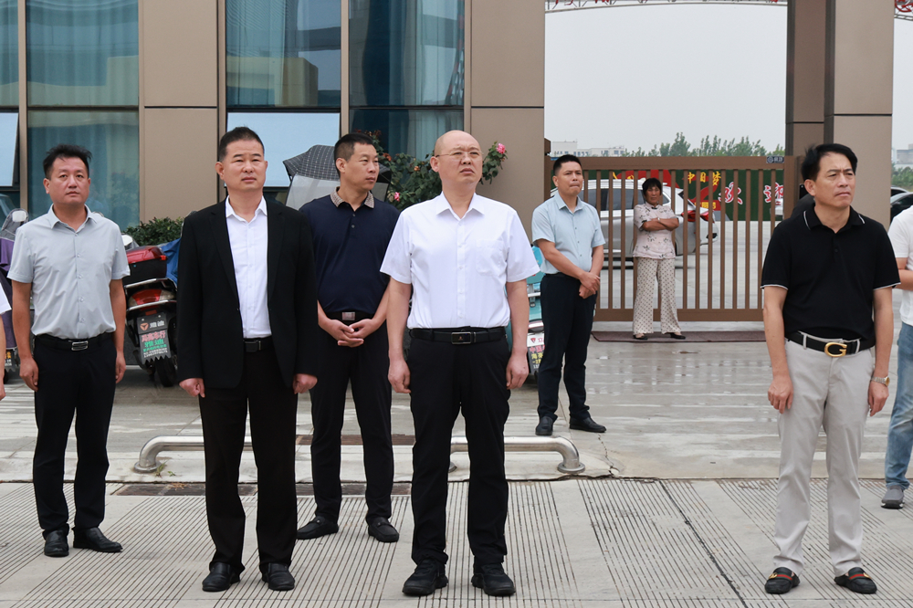 筑牢安全防线,8月28日,市委常委,县委书记赵军伟,县长余华分别率队