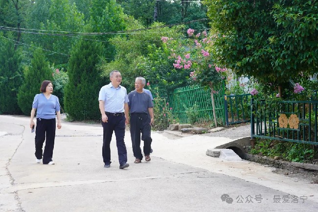 王瑞以“四不兩直”方式到景陽鎮(zhèn)調(diào)研