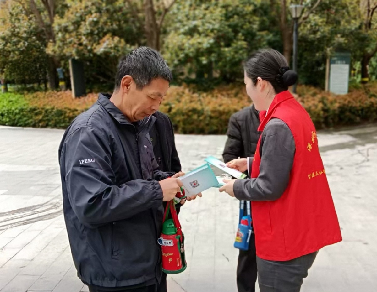 航空港区消防救援支队港北大队发动辖区志愿者开展消防安全宣传活动