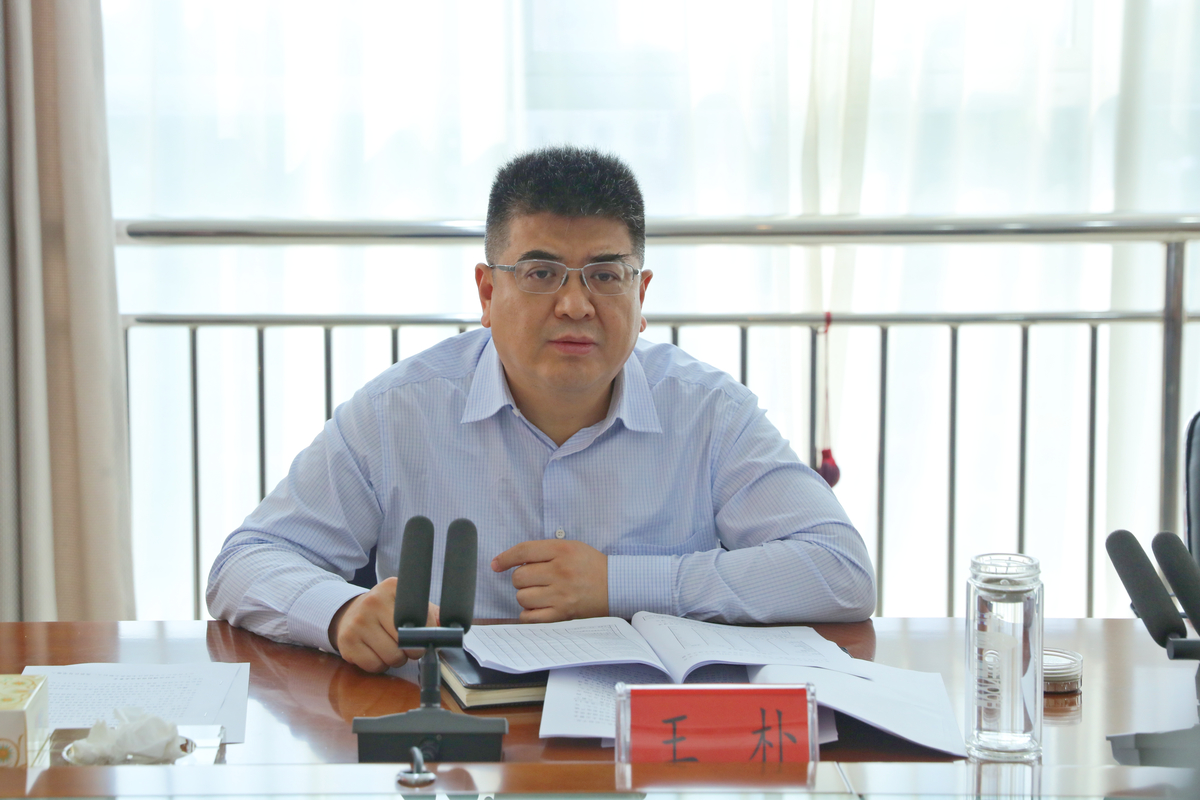 王朴调研高新区财政管理体制运行情况