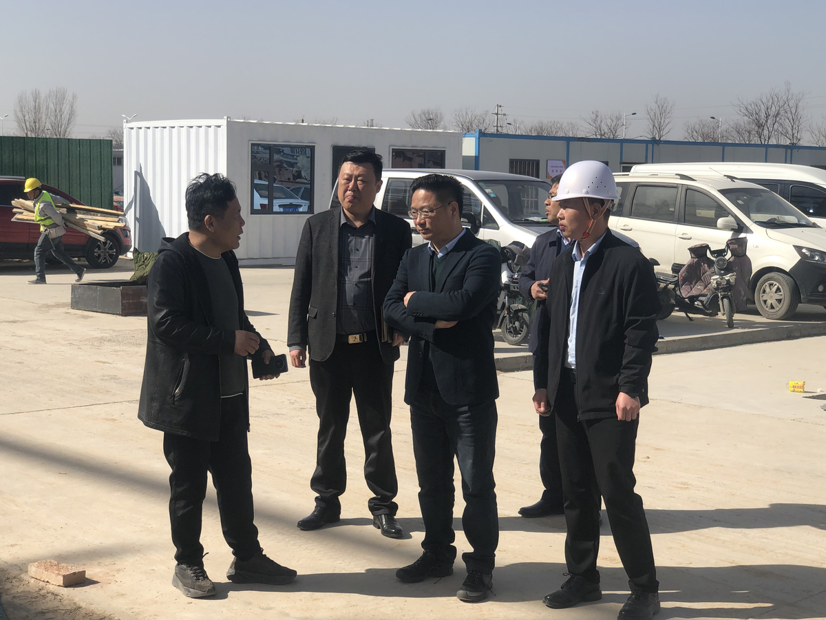 区长梅兴秦以"四不两直"方式实地调研重点项目推进