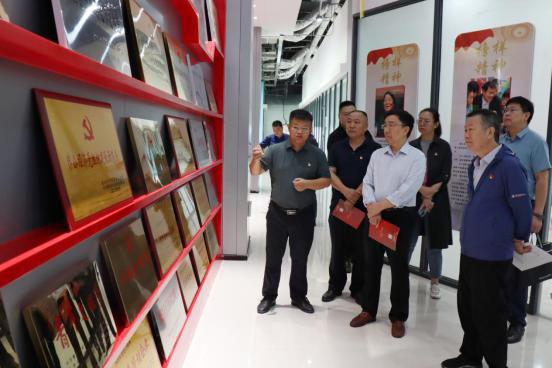 省市场监管局非公经济促进处二级调研员李灿领一行莅临电商园调研指导