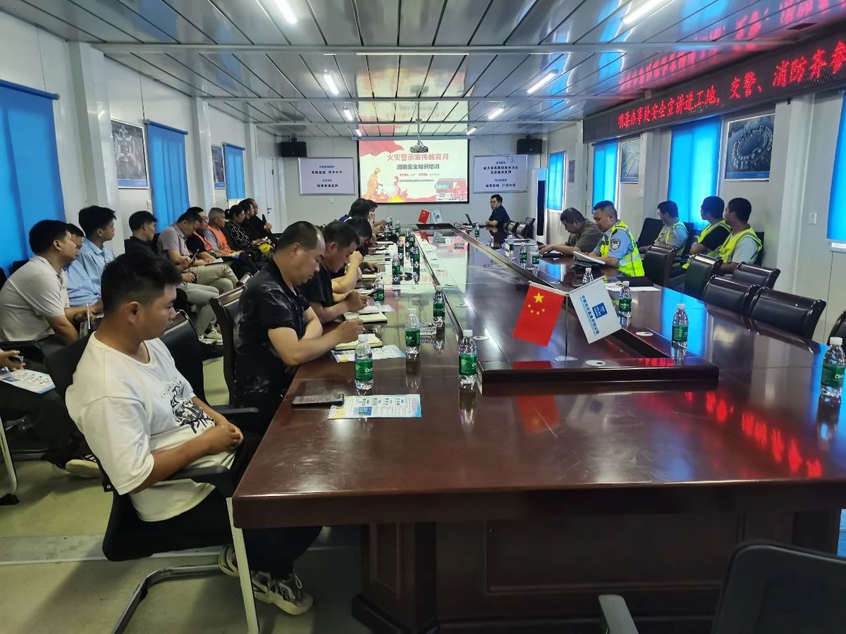 “安全守护”在行动——交警、消防、社区三方联动，为项目工地安全“把脉问诊”