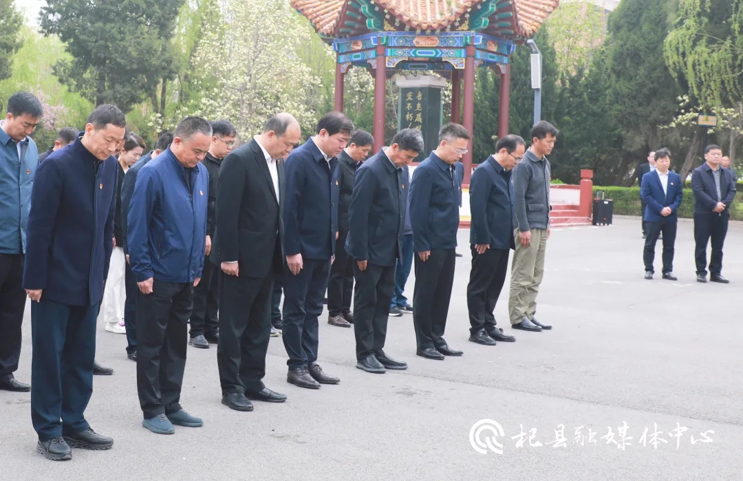 开封市委第三巡察组开展清明祭扫活动