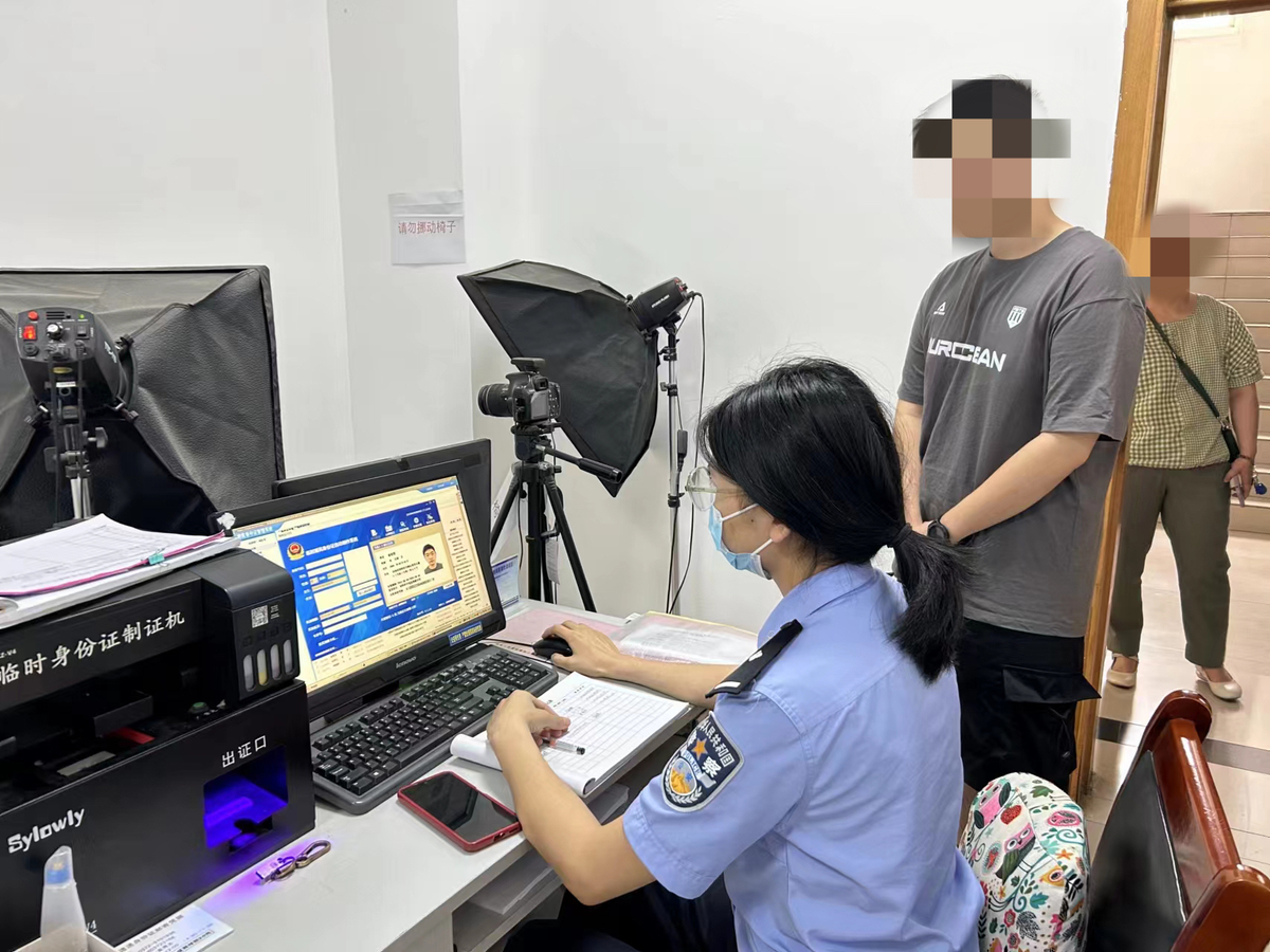 绿色通道助力高考  加急办证为民解忧