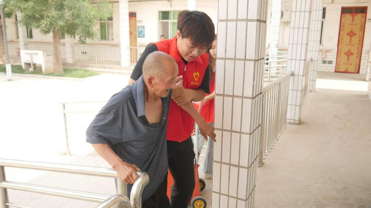 八千办事处联合河南省河南水利与环境职业学院测绘地理信息学院共同开展了端午节活动